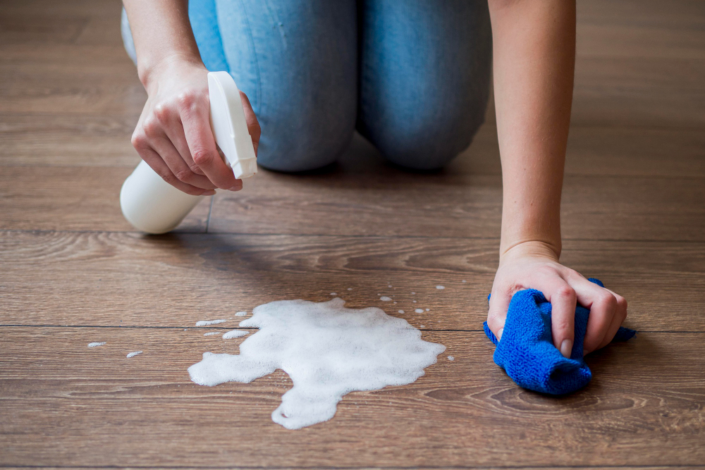 Como Tirar Tinta do Piso Laminado? Confira Soluções Práticas